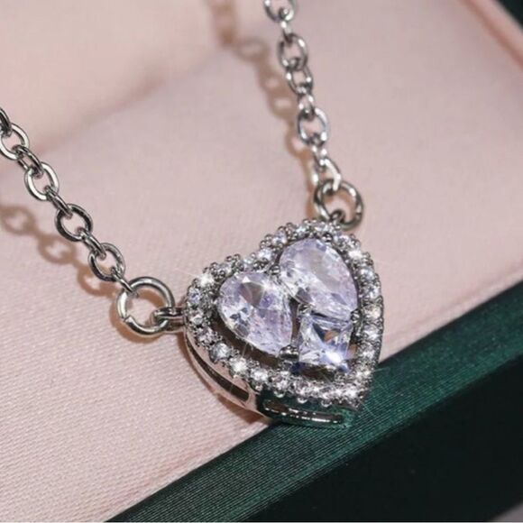 The Puzzle Heart Pendant necklace - Picture 7 of 7